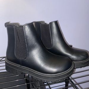 Soda Chelsea Boots